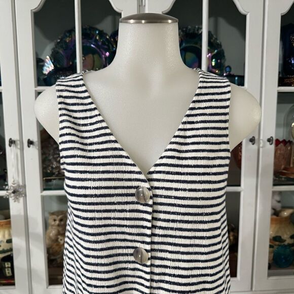 Old Navy Cropped Textured Tie-Front Sleeveless Top Size XS White w/ Navy Stripes - Picture 3 of 7